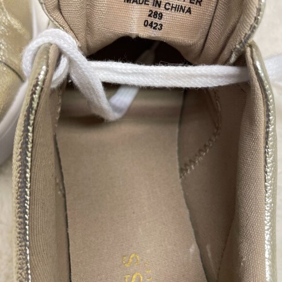 Casual/Formal? Women's Guess Brand Gold Sneaker White Laces Quilted Size 11M - Picture 12 of 14